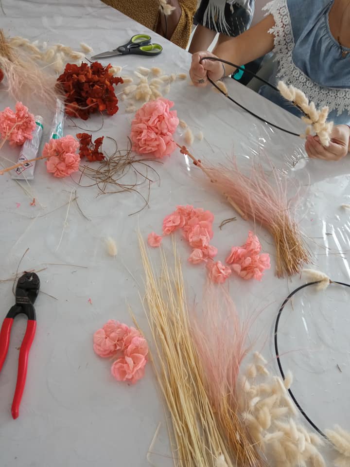 Atelier art floral, par Camomille Fleuriste Nomade, fleuriste à Rivières