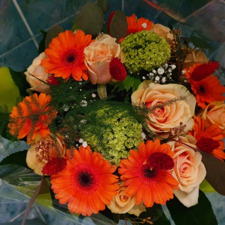votre artisan fleuriste vous propose le bouquet : bouquet rond de fleurs colorées