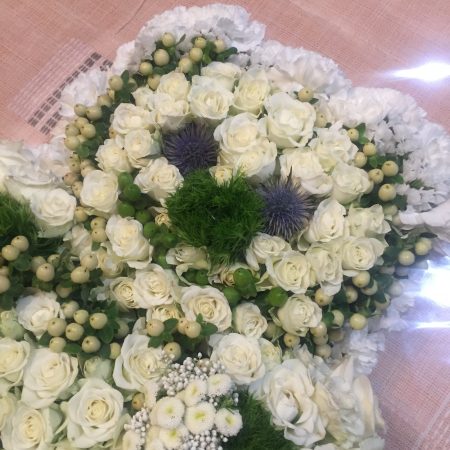 votre artisan fleuriste vous propose le bouquet : Sculpture de deuil personnalisée
