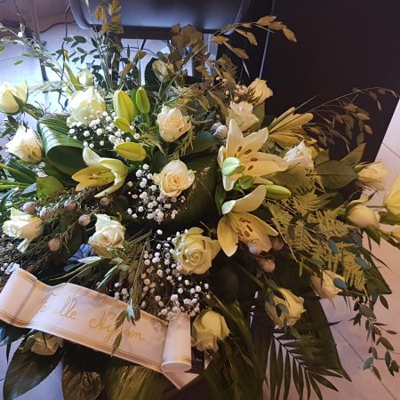 votre artisan fleuriste vous propose le bouquet : Gerbe Deuil de Zen Et Flore