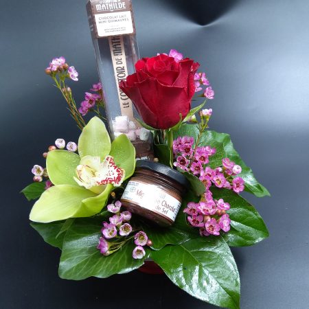 votre artisan fleuriste vous propose le bouquet : Tasse gourmande