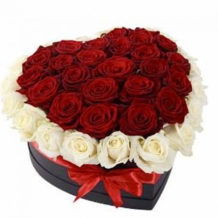 votre artisan fleuriste vous propose le bouquet : Heart Box Flowers