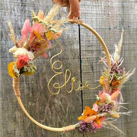 votre artisan fleuriste vous propose le bouquet : La couronne décorative prénom