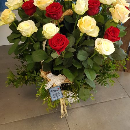 votre artisan fleuriste vous propose le bouquet : grande composition roses