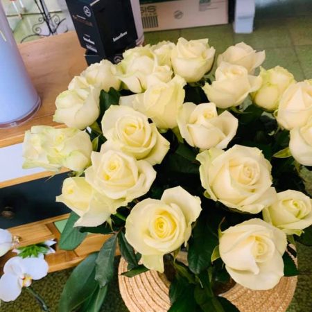 votre artisan fleuriste vous propose le bouquet : Roses blanches à l'unité