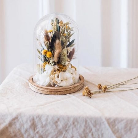 votre artisan fleuriste vous propose le bouquet : Cloche en verre fleurs séchées