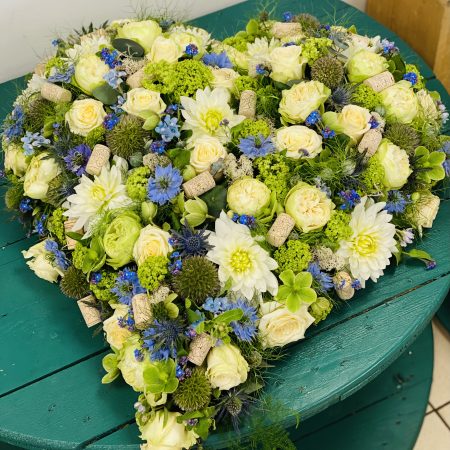votre artisan fleuriste vous propose le bouquet : Les cœurs dernier hommage de Florever Vernon