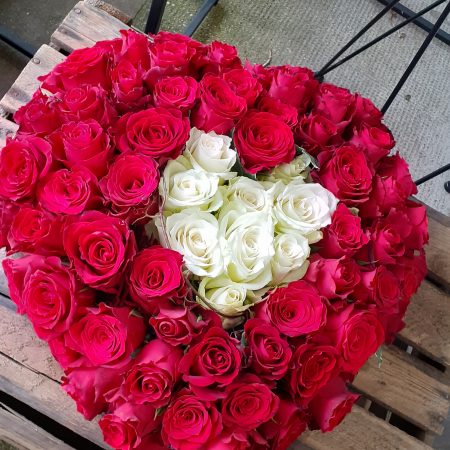 votre artisan fleuriste vous propose le bouquet : Coeur tout en roses