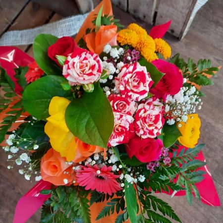 Bouquet de fleurs avec réserve d'eau, par Fleurs Bonheur, fleuriste à Tullins