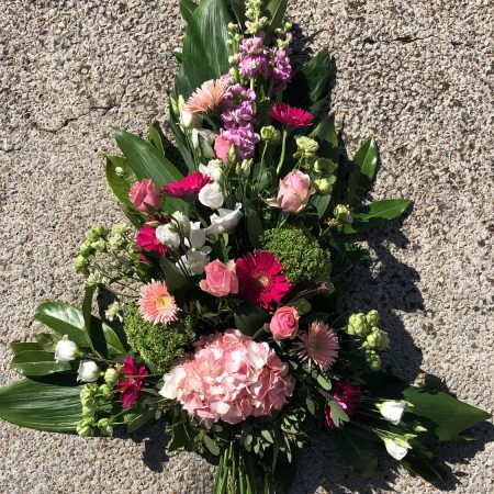 votre artisan fleuriste vous propose le bouquet : Gerbe Deuil de Valentine Fleuriste