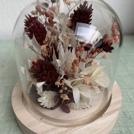 votre artisan fleuriste vous propose le bouquet : Cloche en fleurs séchées