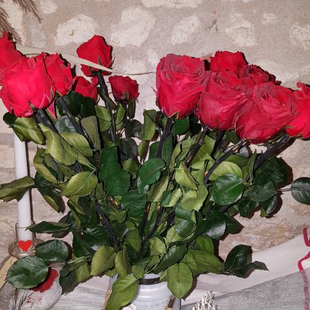 votre artisan fleuriste vous propose le bouquet : Roses tiges éternelles stabilisées