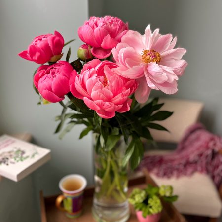 votre artisan fleuriste vous propose le bouquet : Bouquet mystère de pivoines
