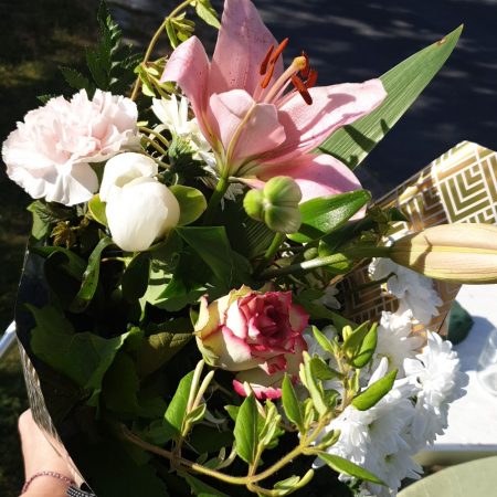 votre artisan fleuriste vous propose le bouquet : Bouquet standard