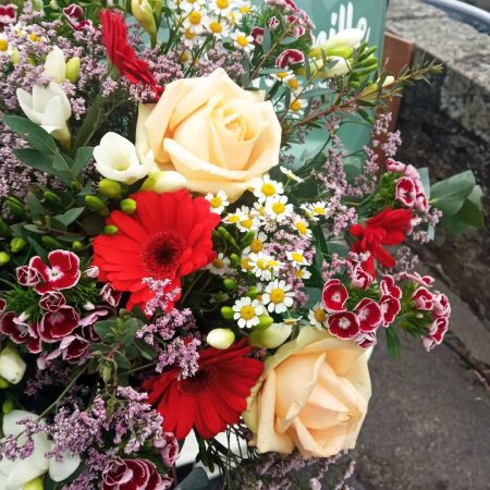 votre artisan fleuriste vous propose le bouquet : Bouquet Printemps