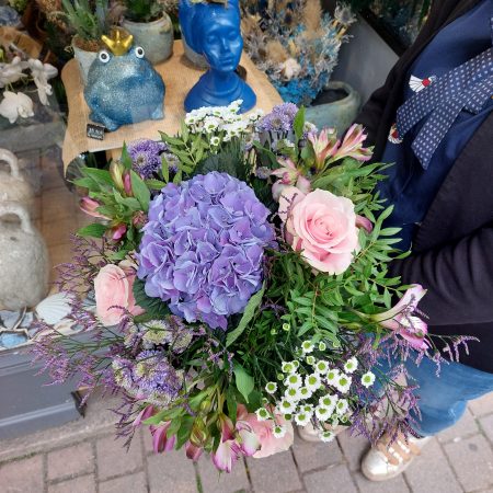 votre artisan fleuriste vous propose le bouquet : Voltige