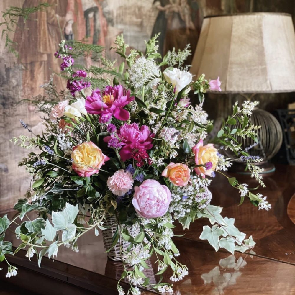Composition buffet mariage ou reception, par Rose Et Chardon, fleuriste à Meudon