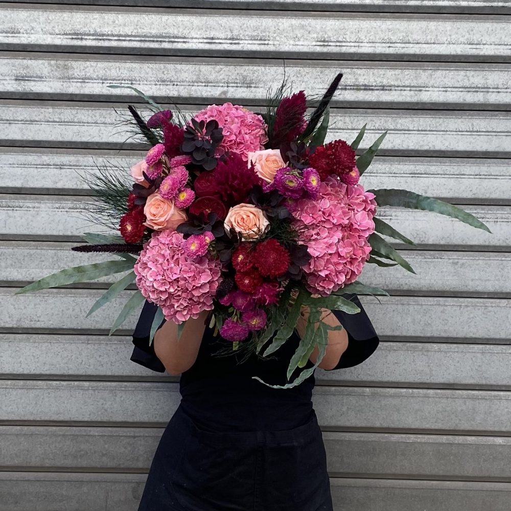 Bouquet Bordeaux, par Gol, fleuriste à Courbevoie