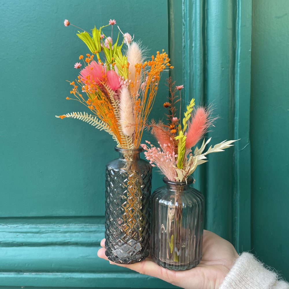 Ensemble de bouquets avec leurs vases, par Atelier fleuri, fleuriste à Besançon