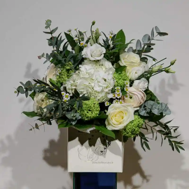 Bouquet boite Courchevel taille L, par Les fleuristes Nice, fleuriste à Nice
