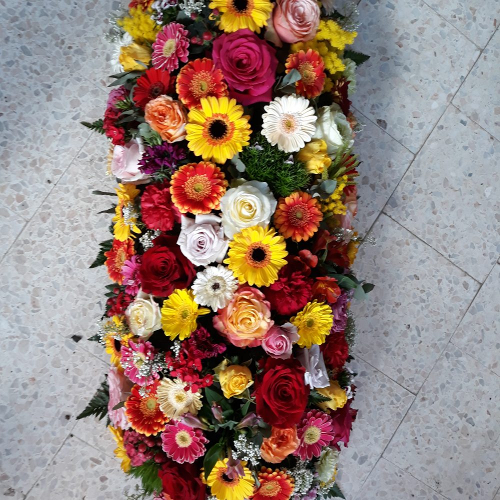 dessus de cercueil, par Le Secret d'une Fleur, fleuriste à Lyon