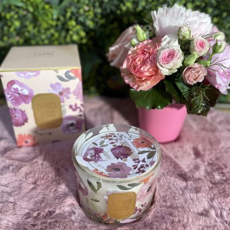 Bougies aux senteurs de roses et de mimosas, par L'Enchantement, fleuriste à Lyon