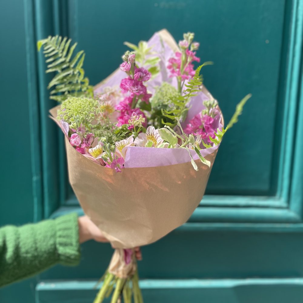 Bouquet coloré Fête des Mères, par Atelier fleuri, fleuriste à Besançon