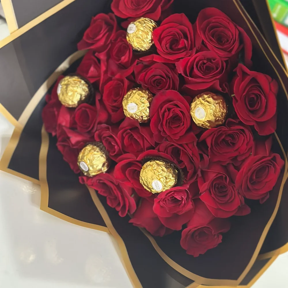 Bouquet de 25 roses ferrero, par Trésors Fleuris, fleuriste à Belfort