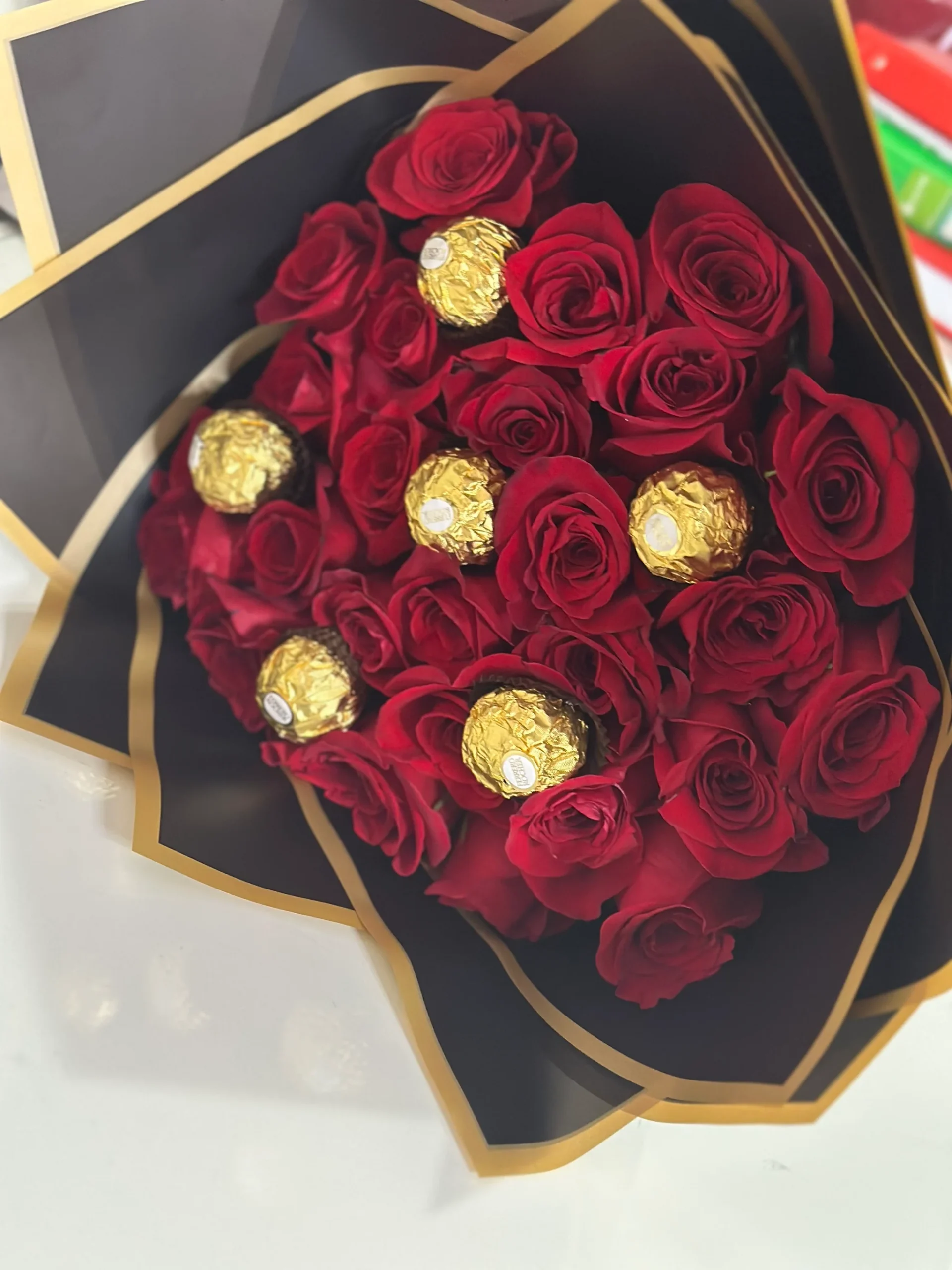 Bouquet de 25 roses ferrero, par Trésors Fleuris, fleuriste à Belfort