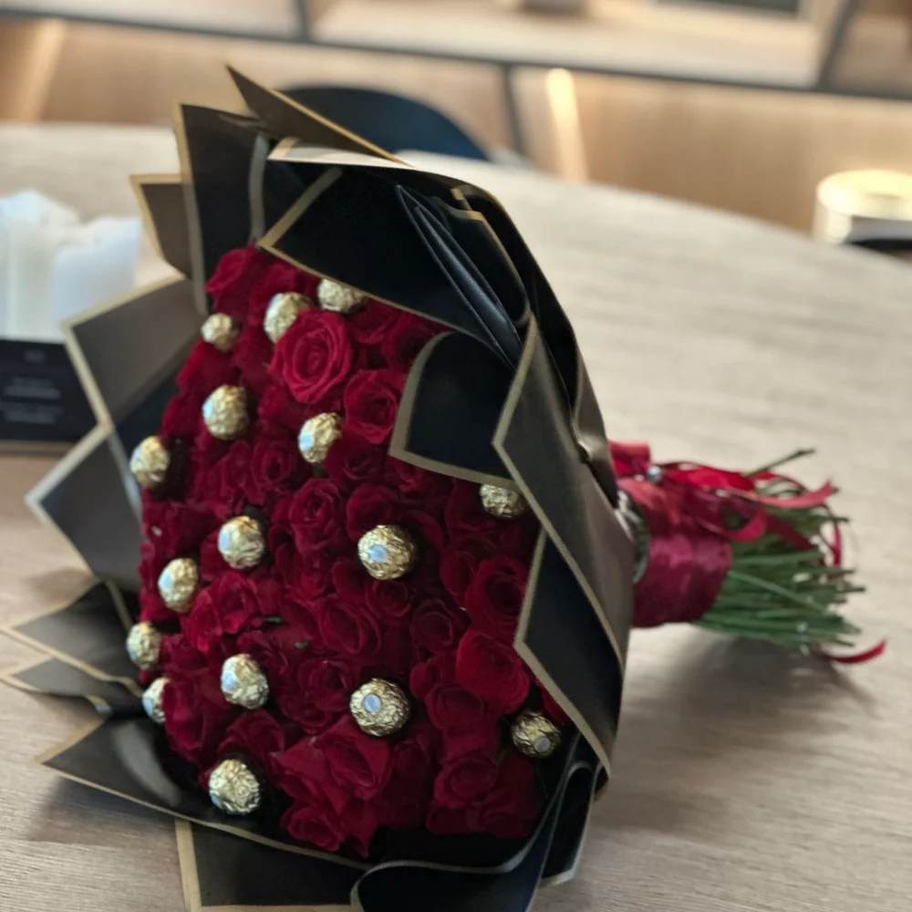 Bouquet de 25 roses ferrero, par Trésors Fleuris, fleuriste à Belfort