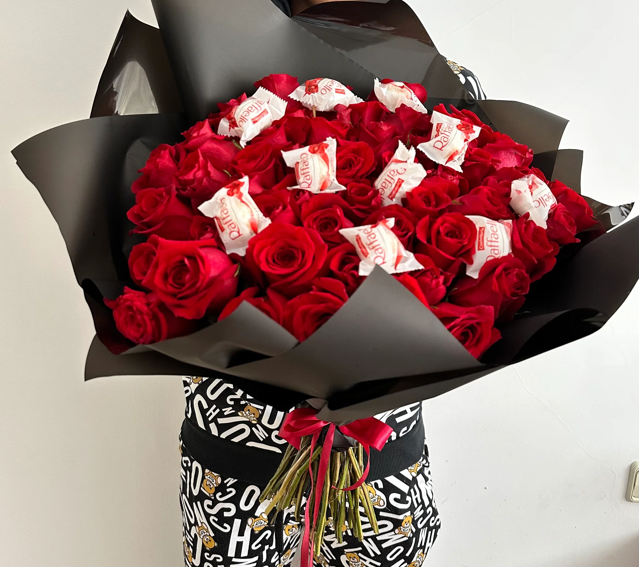 Bouquet de 50 roses ferrero, par Trésors Fleuris, fleuriste à Belfort