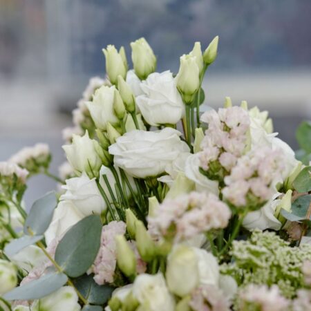 Bouquet Baptême & Communion, par Votre Studio Floral, fleuriste à Paris