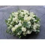 coussin rond enterrement blanche, par Tout Fleur Tout flamme, fleuriste à L'Haÿ-les-Roses