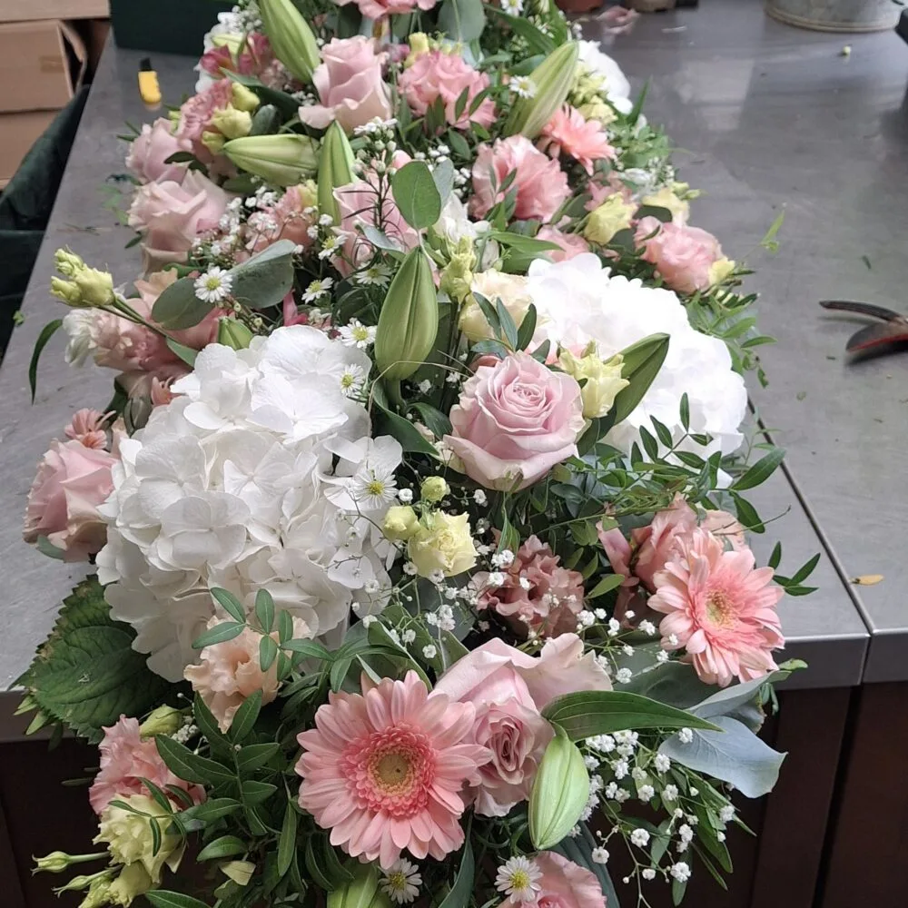 Dessus de cercueil, par Art Floral Le Puy en Velay, fleuriste à Le Puy-en-Velay