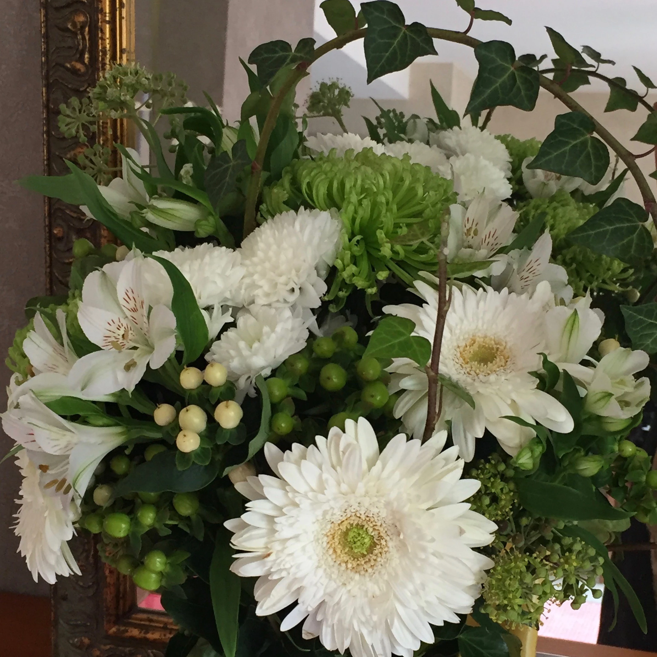 Bouquet blanc et vert, par Hanakawa, fleuriste à Meudon