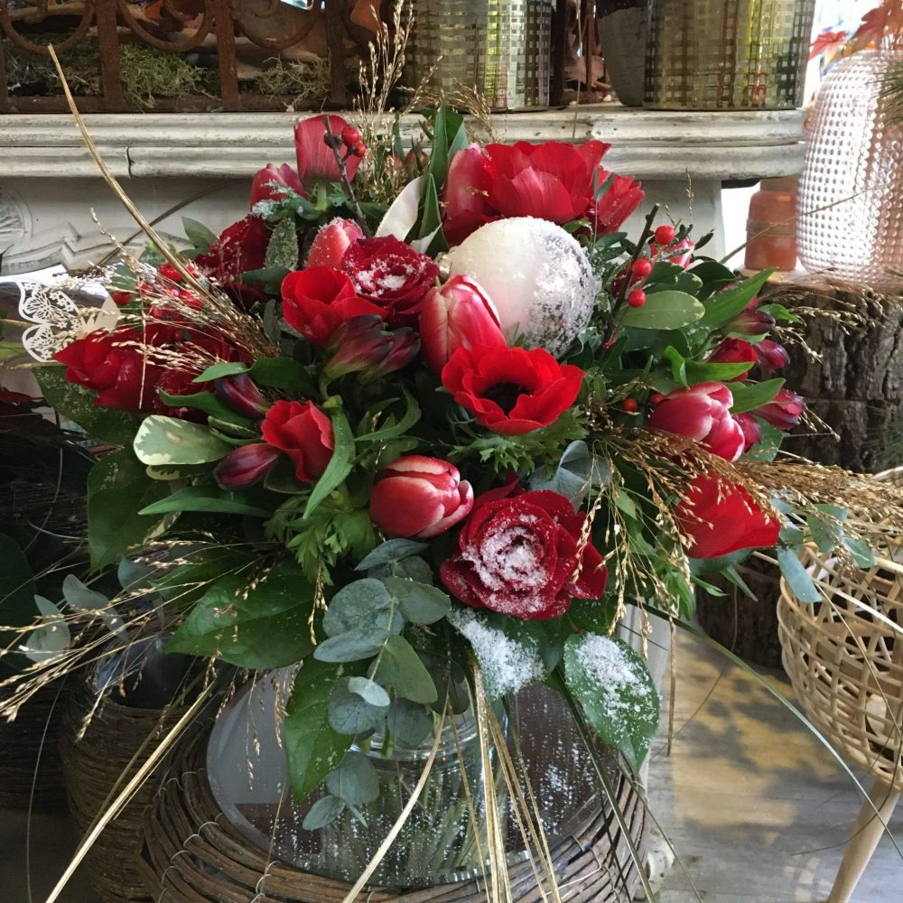 Bouquet de fleurs étincelles de Noël, par Magnolia Fleuriste, fleuriste à Antibes