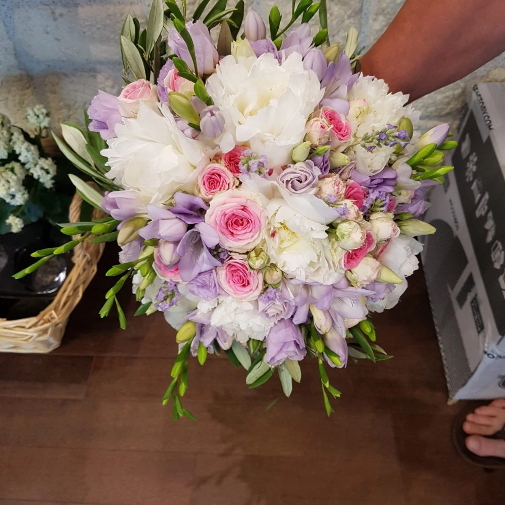 Bouquet romantique, par Le Kiosque, fleuriste à Saint-Maur-des-Fossés