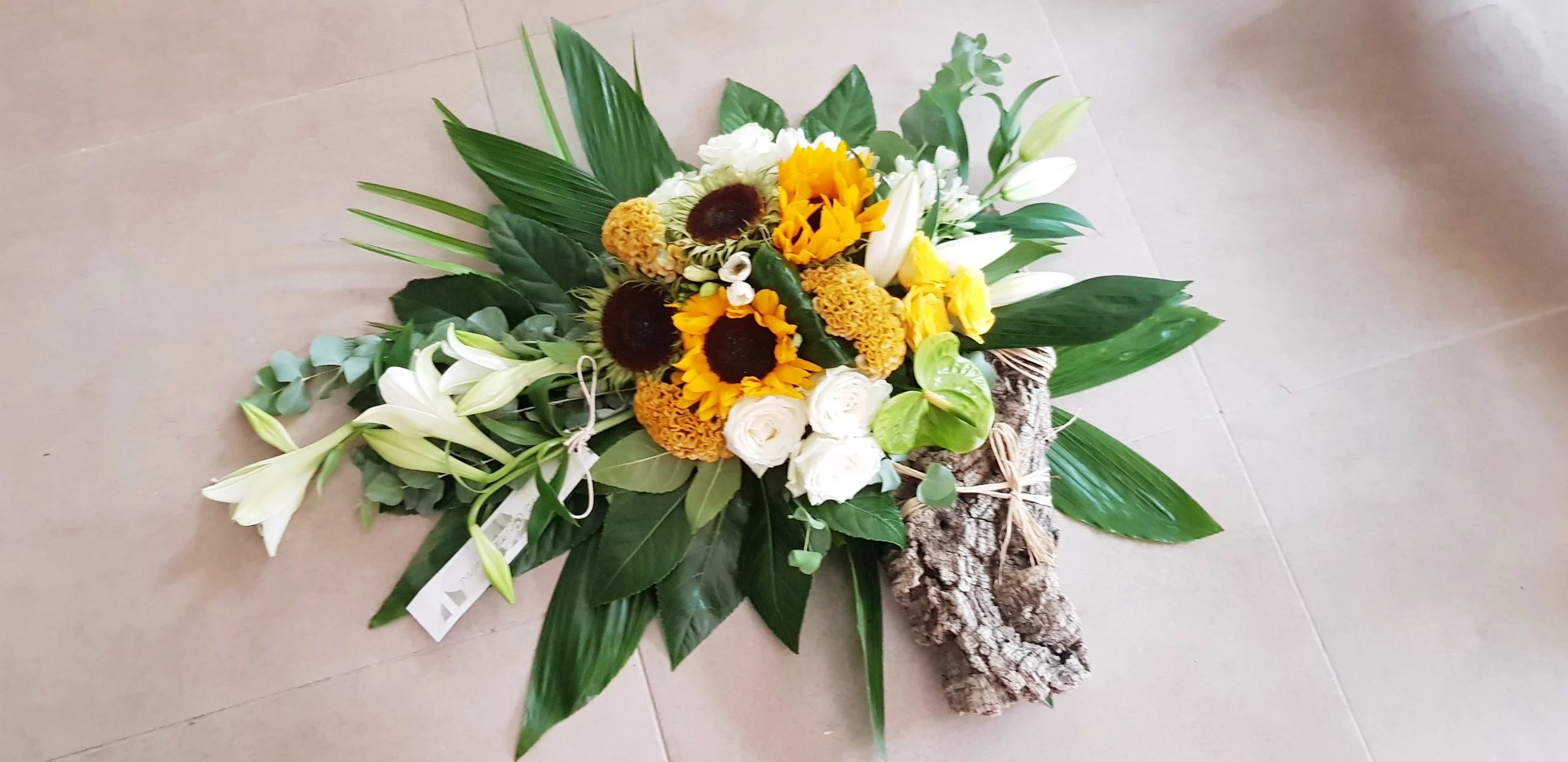 Composition mortuaire, par Zen et Flore, fleuriste à La Louvière