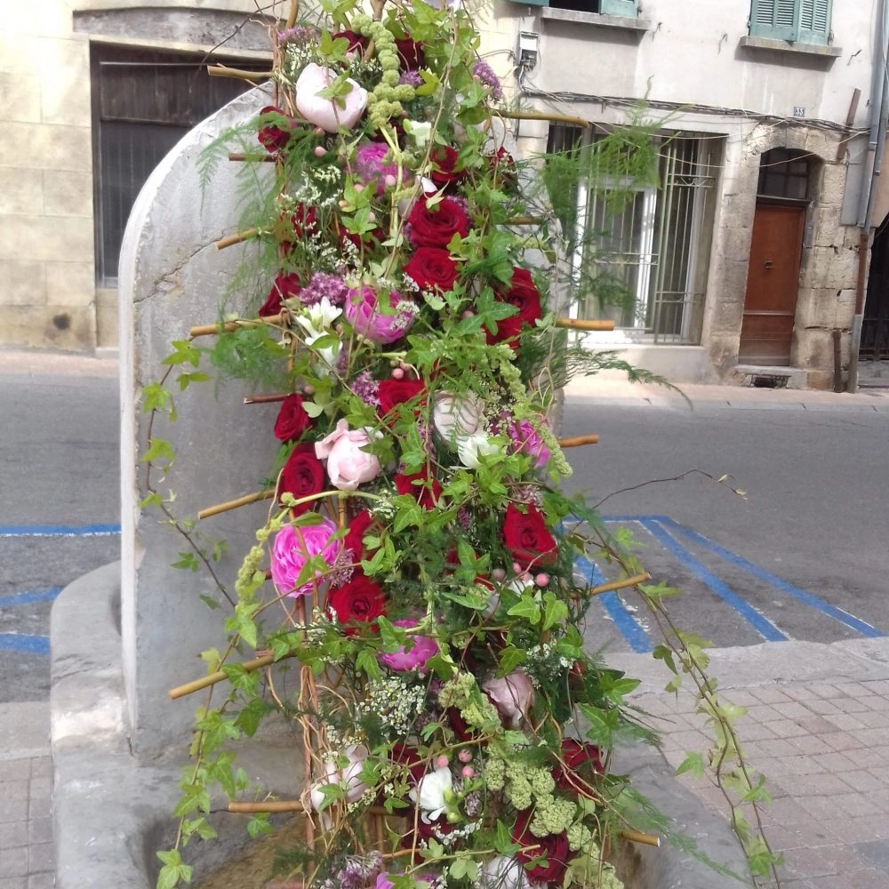 Dessus de Cercueil, par Akane - Le murmure des fleurs, fleuriste à Cuers