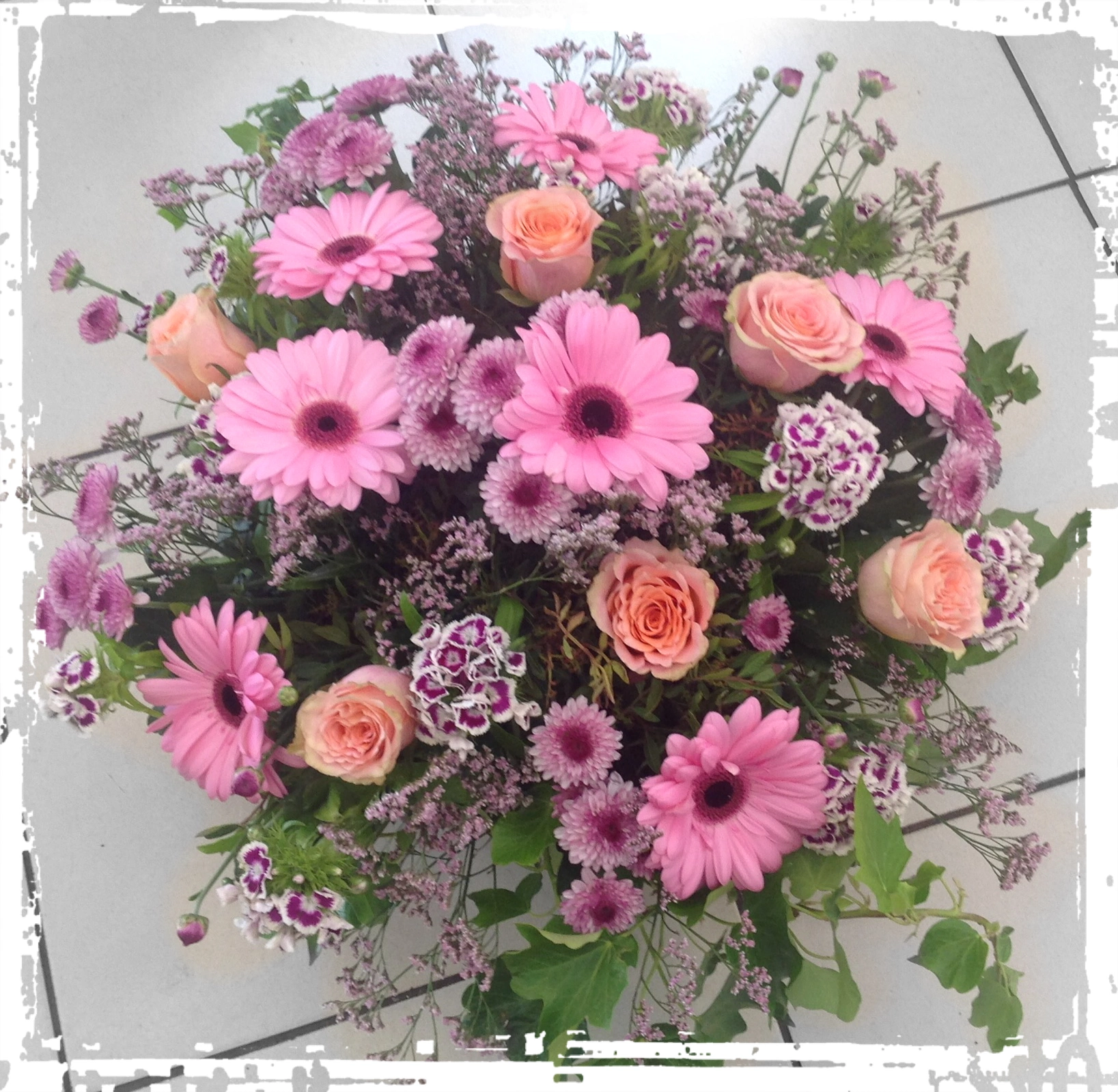 Coupe de fleurs Deuil, par A La Rose d'Or, fleuriste à Narbonne