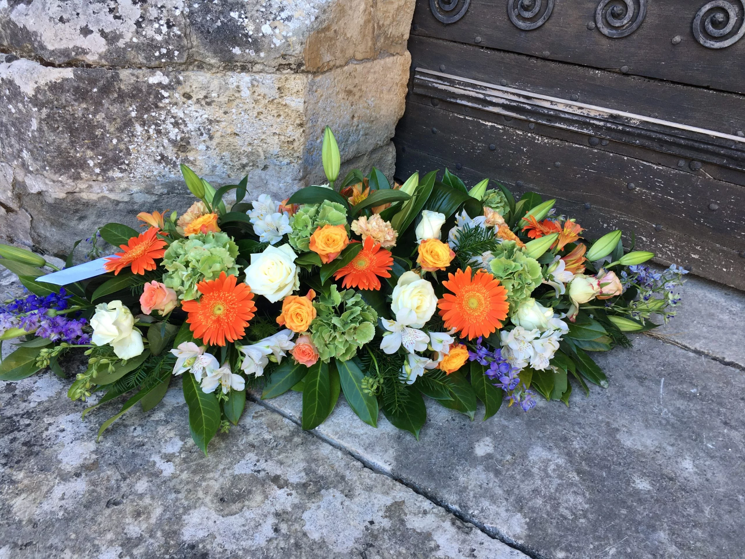 Raquette de fleurs, par Le Camélia, fleuriste à Tresses