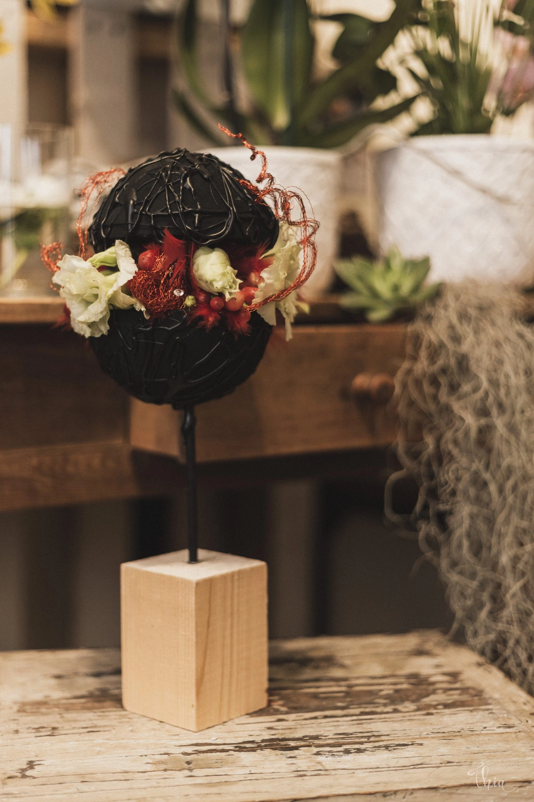 Oeuf De Fabergé En Fleurs Fraiches, par Akane - Le murmure des fleurs, fleuriste à Cuers