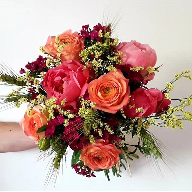 Bouquet rond de saison, par SENS Fleuriste Caviste, fleuriste à Paris