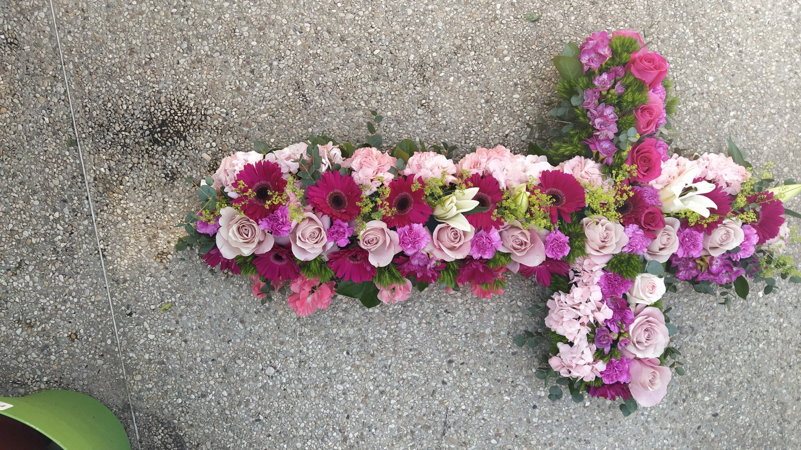Croix tendresse, par La Fabrique Végétale, fleuriste à Wissous