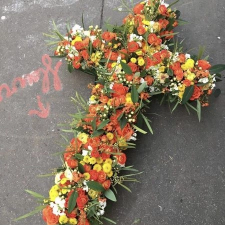 Croix de deuil, par Amapola fleuriste, fleuriste à Paris