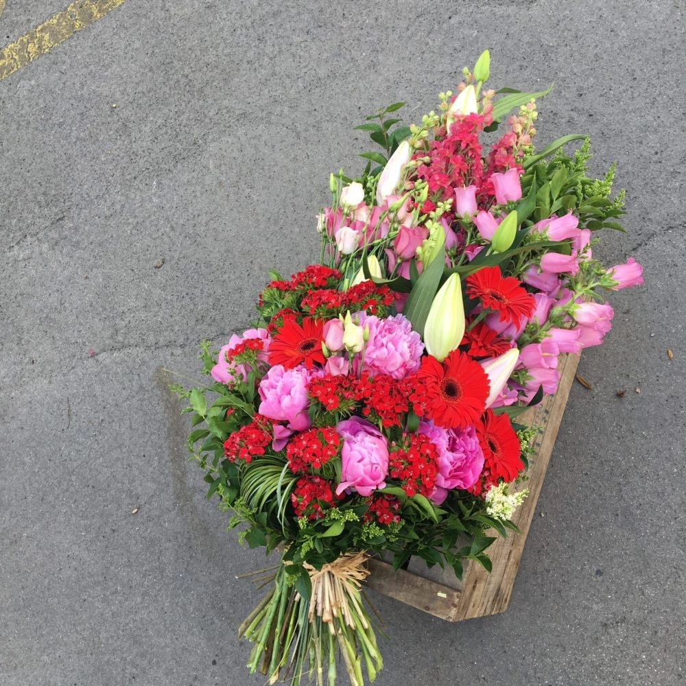 Gerbe de deuil, par Amapola fleuriste, fleuriste à Paris