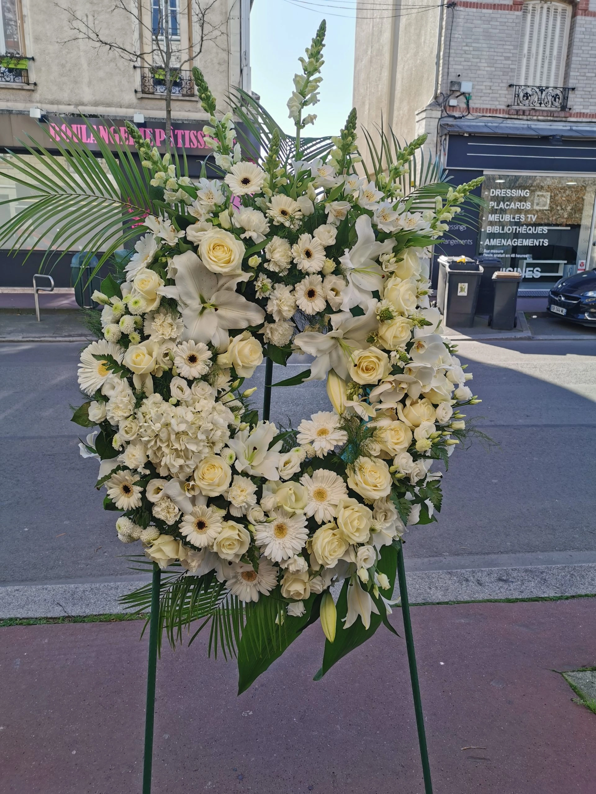 Couronne de Fleurs de deuil, par Le Kiosque, fleuriste à Saint-Maur-des-Fossés