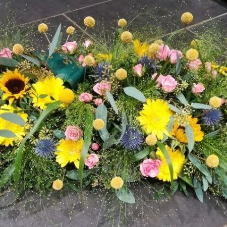 Deuil dessus de cercueil coloré, par Canopée, fleuriste à Bourgueil