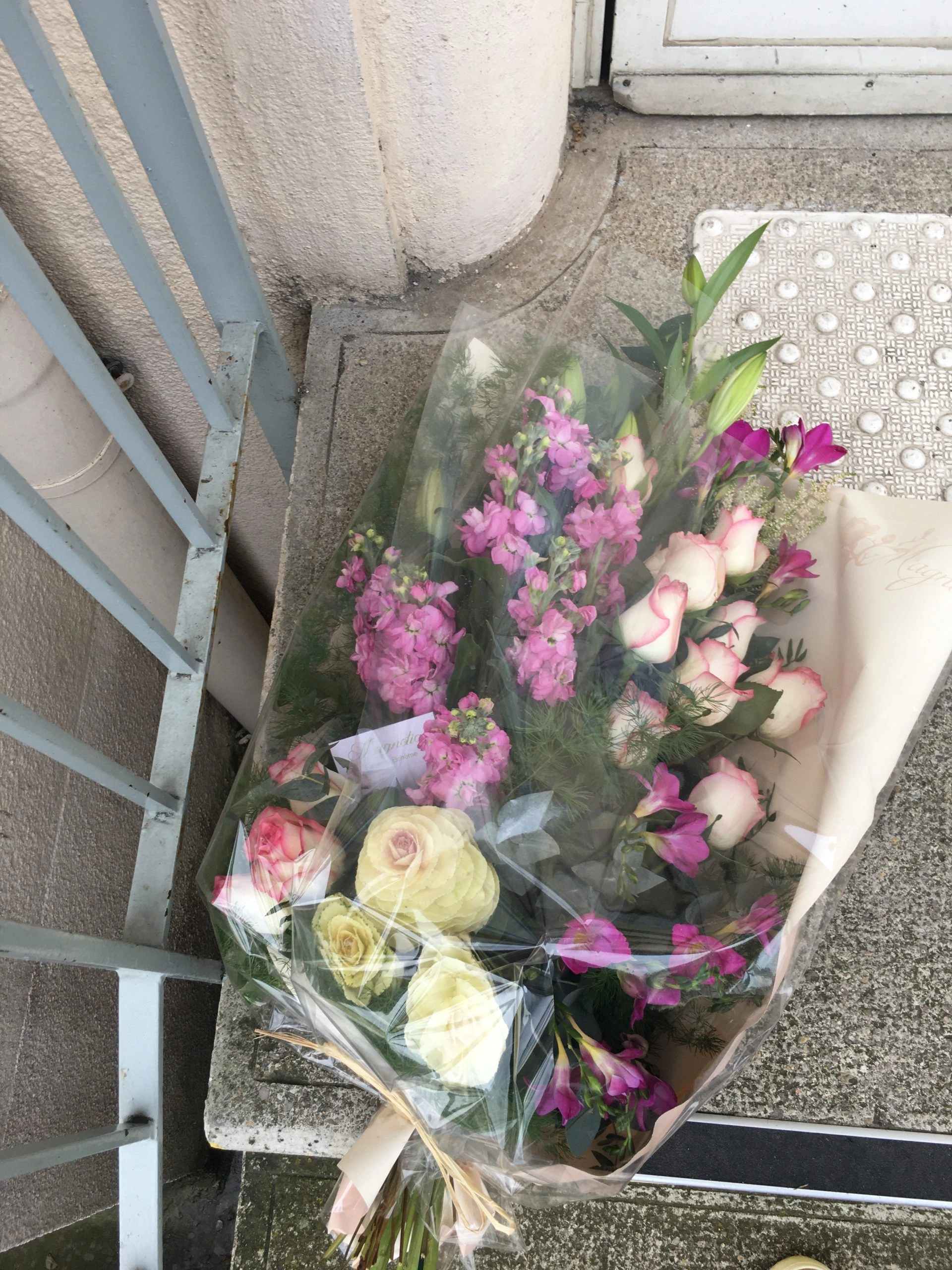 Gerbe De Fleurs, par Magnolia Fleuriste, fleuriste à Antibes