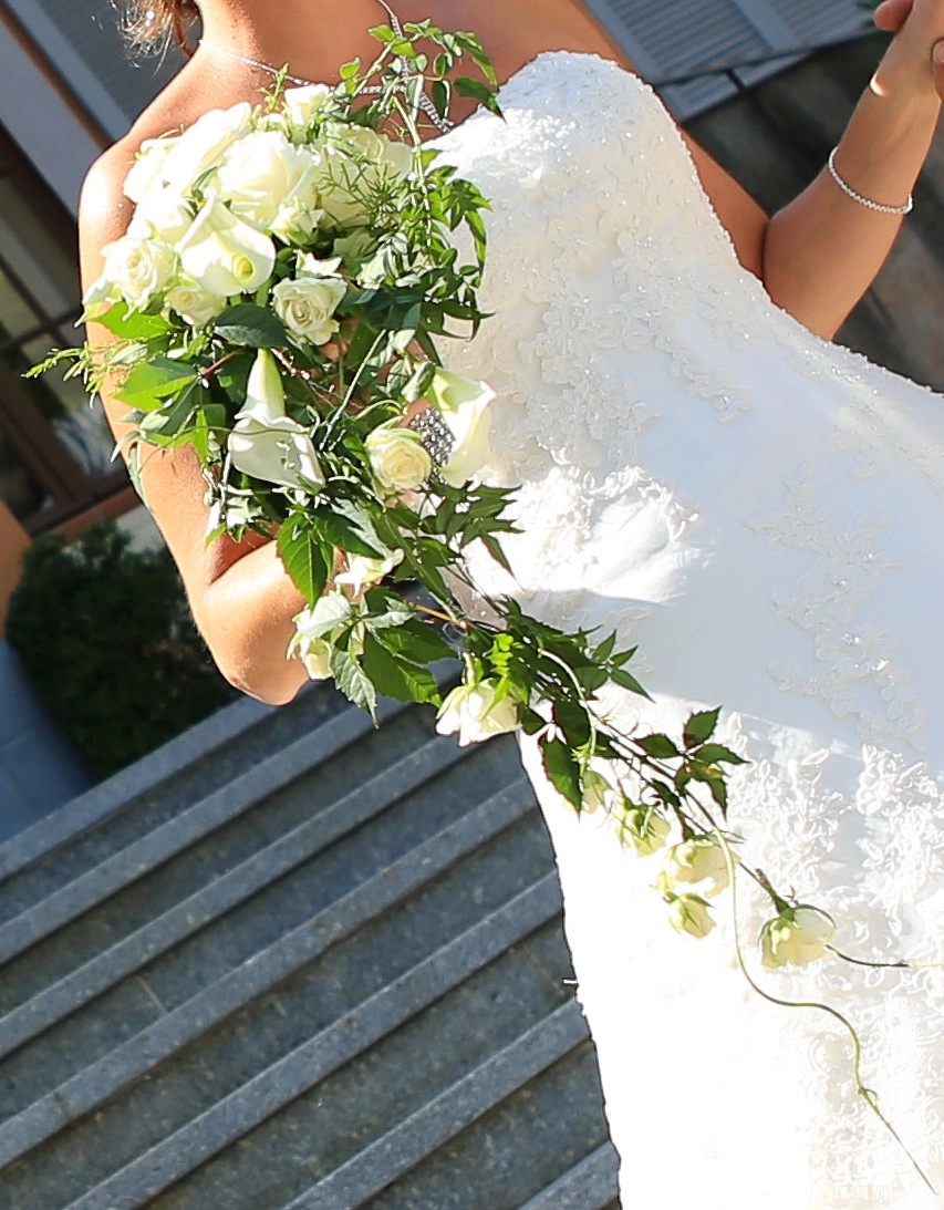 Bouquet De Mariée Cascade, par Akane - Le murmure des fleurs, fleuriste à Cuers